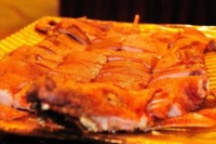 脆皮烤乳豬的正確打開方式你會(huì)嗎？