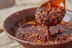 涼拌菜紅油為什么放時(shí)間長(zhǎng)了顏色會(huì)變淡？